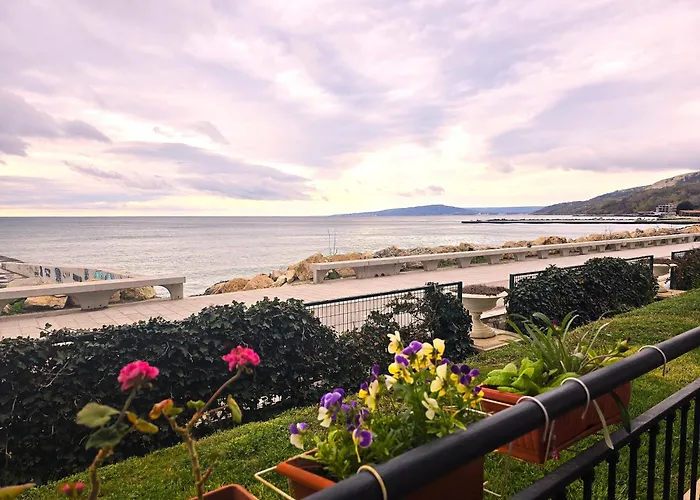 Apartments Poemia- Sea View, Free Parking, Complex Carpe Diem
