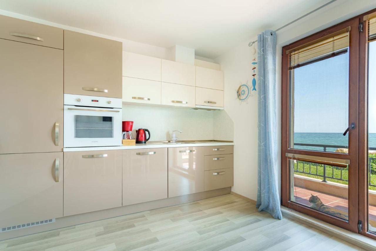 Apartment Poemia- Sea View, Free Parking, Complex Carpe Diem