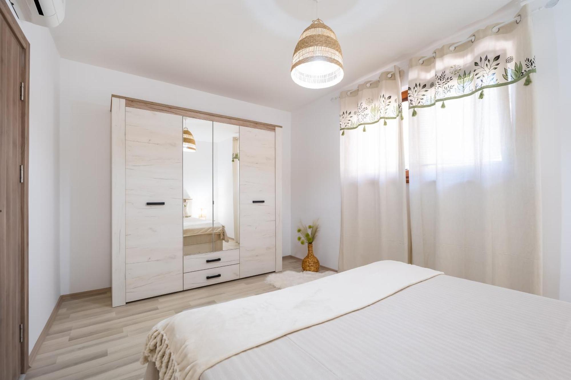 Apartment Poemia- Sea View, Free Parking, Complex Carpe Diem *