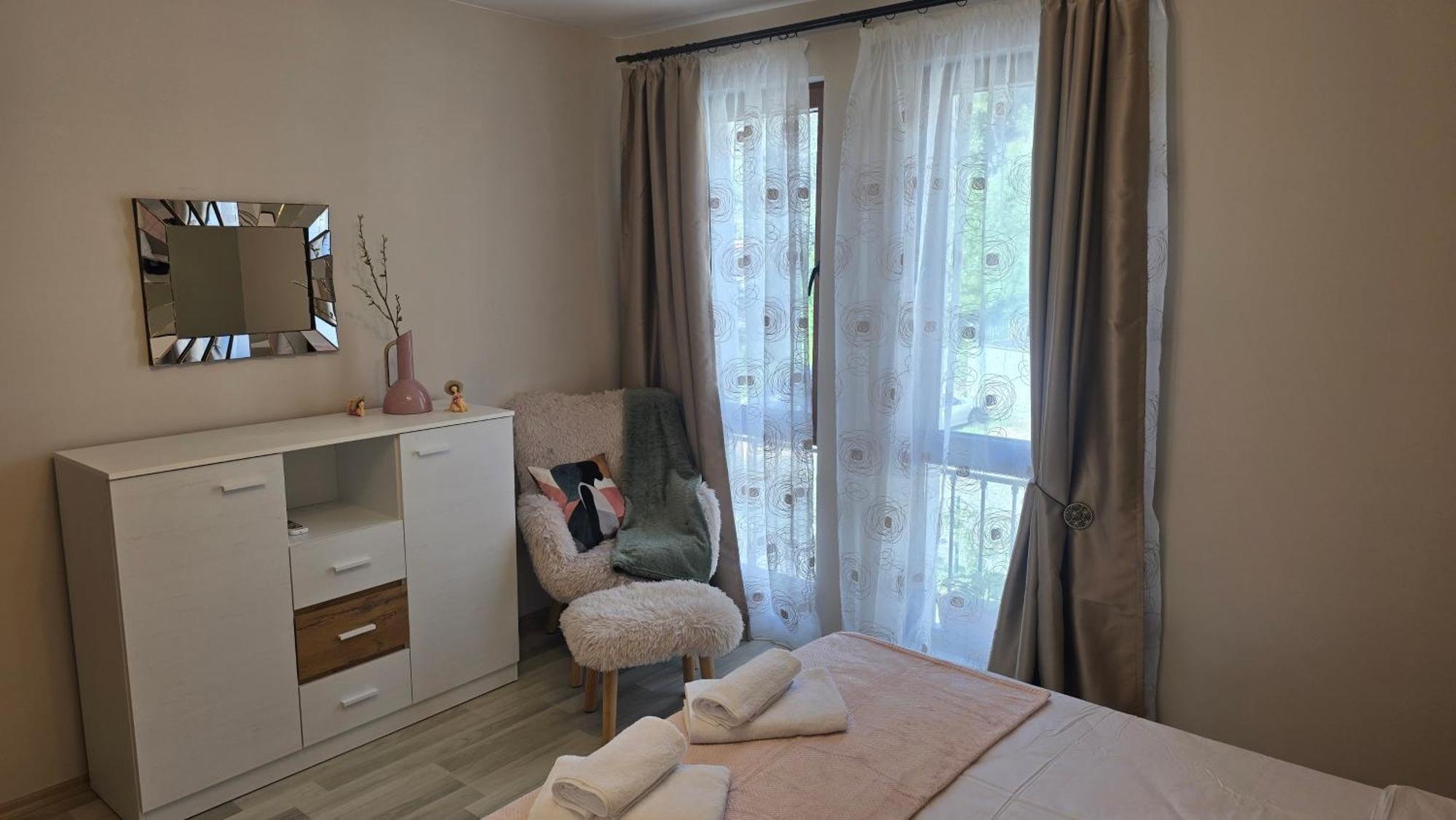 Poemia- Sea View, Free Parking, Complex Carpe Diem Apartment *